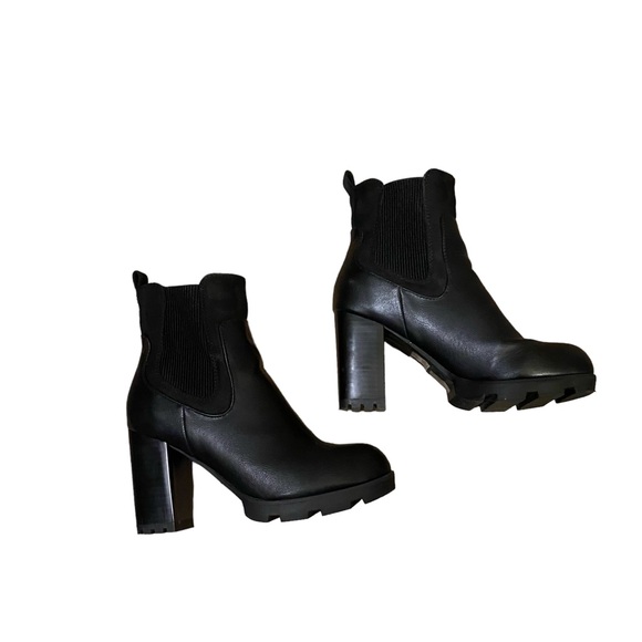 Journee Islana Comfort Foam Stacked Heel Boot - Picture 4 of 8